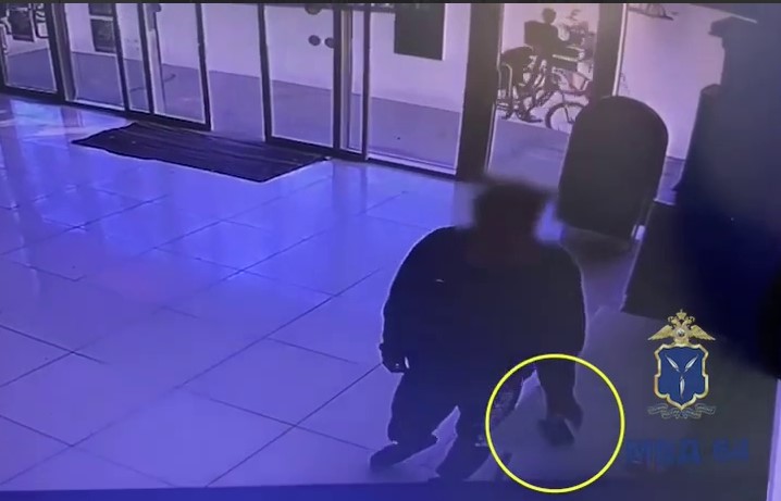 Житель Энгельса нашел чужой телефон и стал фигурантом уголовного дела Житель Энгельса нашел чужой телефон и стал фигурантом уголовного дела